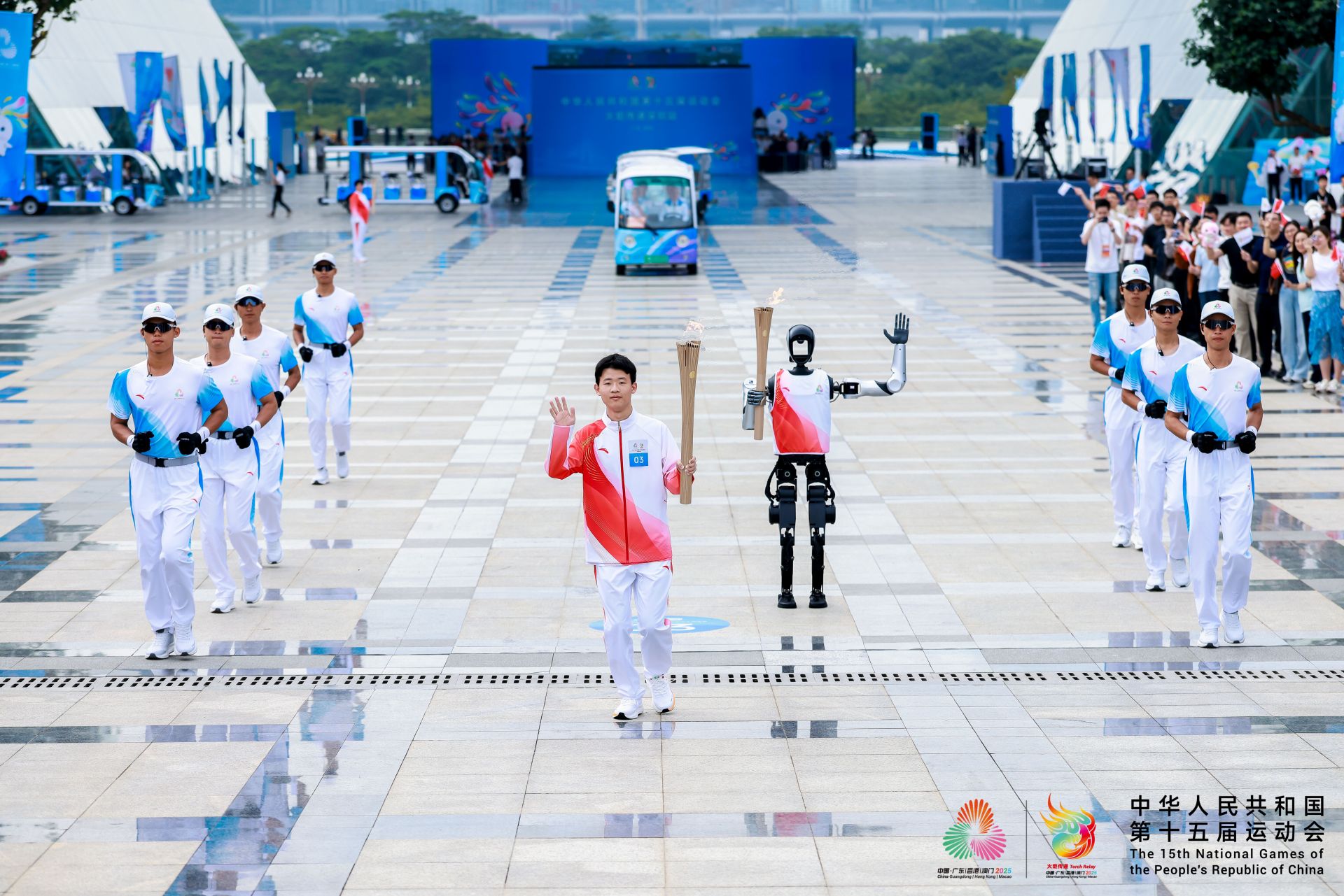 全球首個！機器人火炬手“夸父”有哪些亮點？