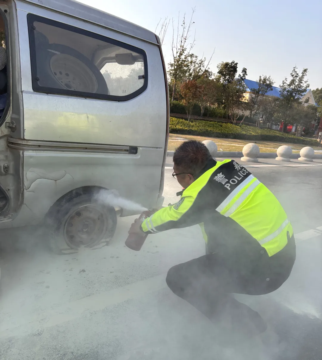 遂平高速驚魂：交警、高速與消防的生死時(shí)速救援