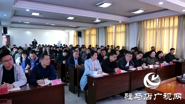 平輿縣委常委、縣紀委書記、縣監(jiān)委代理主任王娟為縣委黨校2025年秋季主體培訓(xùn)班學(xué)員上紀律教育課