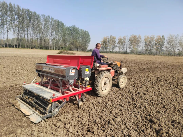 正陽(yáng)縣：搶抓農(nóng)時(shí)播種小麥