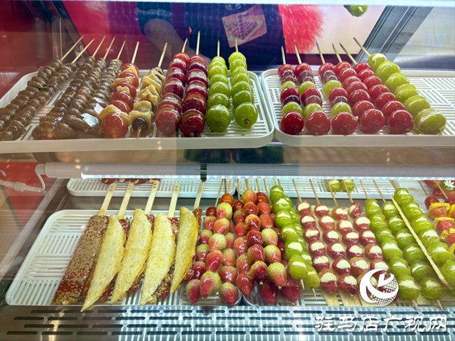 奶皮子糖葫蘆引爆消費(fèi)熱潮 顏值與口感成街頭新“流量密碼”