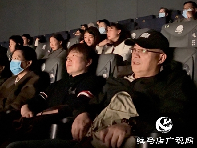 駐馬店廣播電視臺(tái)組織記者節(jié)觀影活動(dòng) 