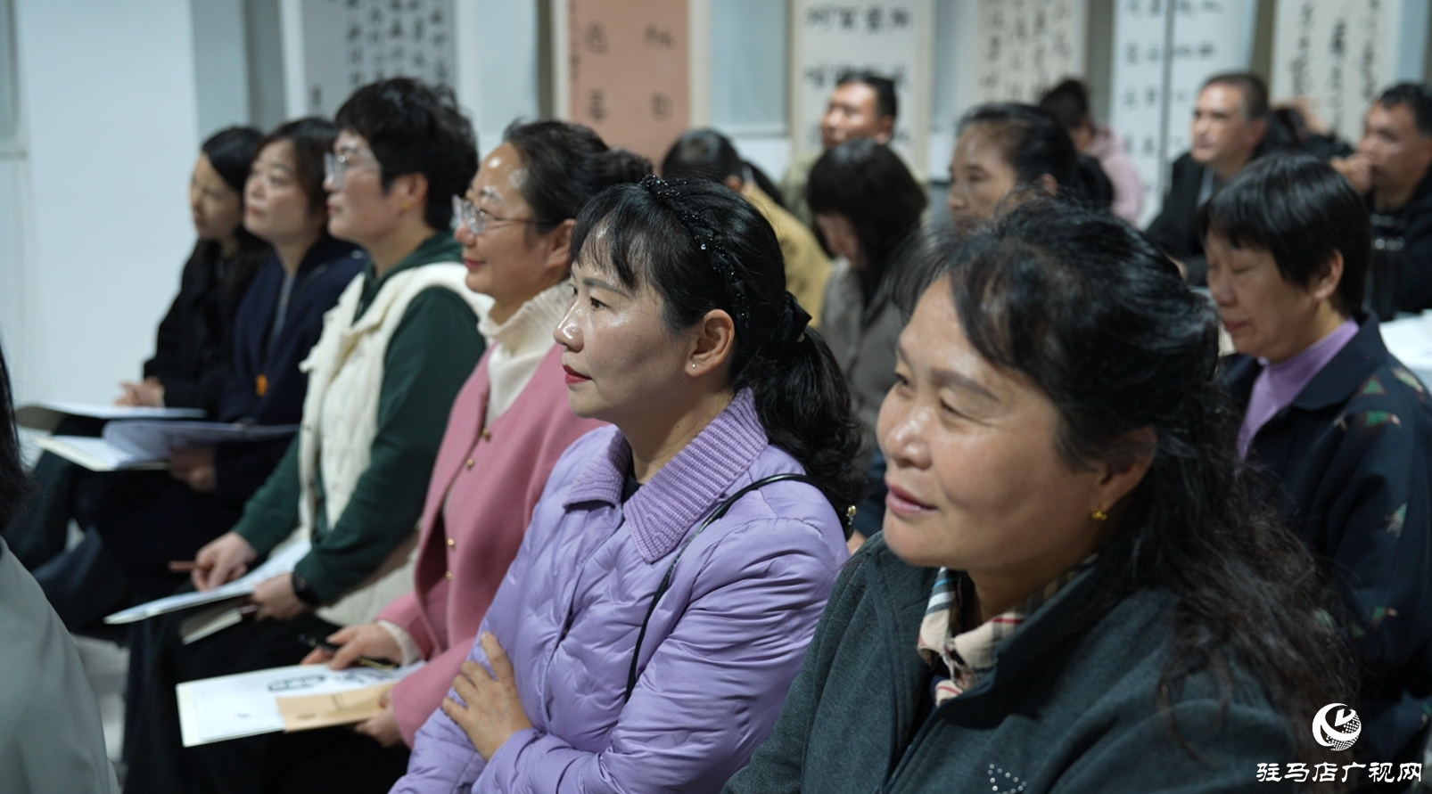 駐馬店市書畫研究院鄭板橋畫派書畫公益大課堂正式開班