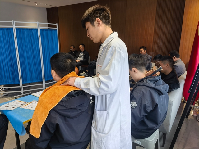 健康服務送上門 駐馬店市第二中醫(yī)院為藍天集團員工暖心體檢