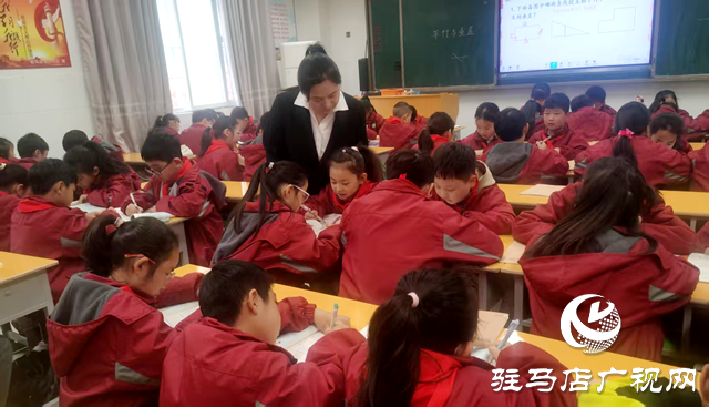 何國(guó)用：數(shù)載耕耘育桃李 初心如磐鑄師魂