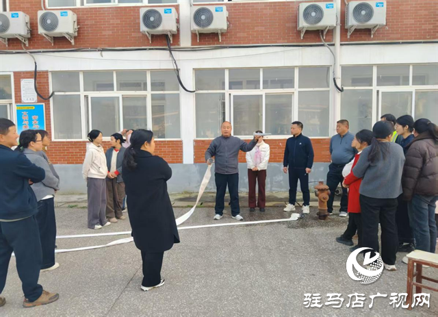  關(guān)王廟中學(xué)消防栓使用培訓(xùn)活動(dòng)