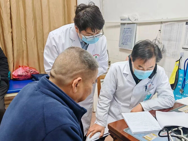 “聚焦織網(wǎng) 同質(zhì)發(fā)展”駐馬店市中心醫(yī)院專家團(tuán)隊(duì)走進(jìn)確山縣婦幼保健院