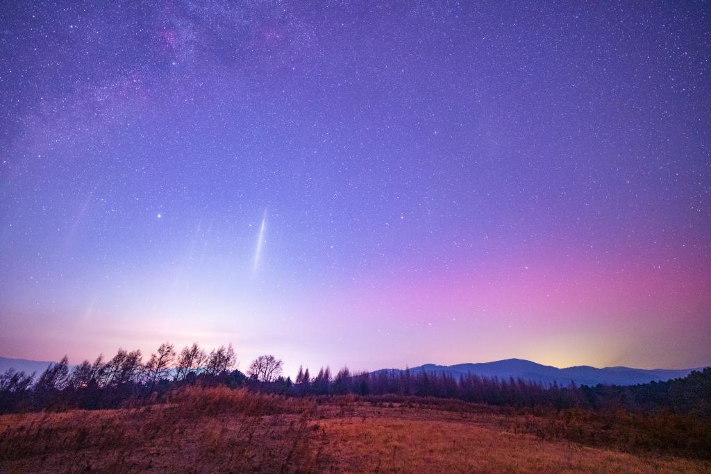 一大波美圖來(lái)了，他們?cè)谖覈?guó)北方多地拍到了極光！