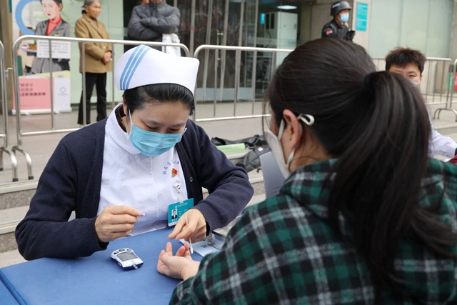 駐馬店市中心醫(yī)院舉辦2025聯(lián)合國(guó)糖尿病日義診活動(dòng)