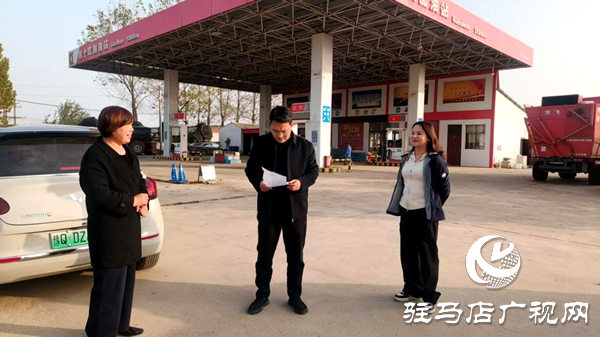 平輿縣十字路鄉(xiāng)：開展秸稈清運(yùn)觀摩行動(dòng) 人居環(huán)境再譜新篇