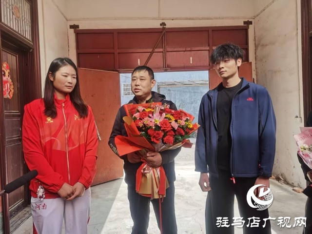 駐馬店姑娘許盈盈全運會奪金載譽(yù)歸來 受到家鄉(xiāng)父老鄉(xiāng)親熱烈歡迎