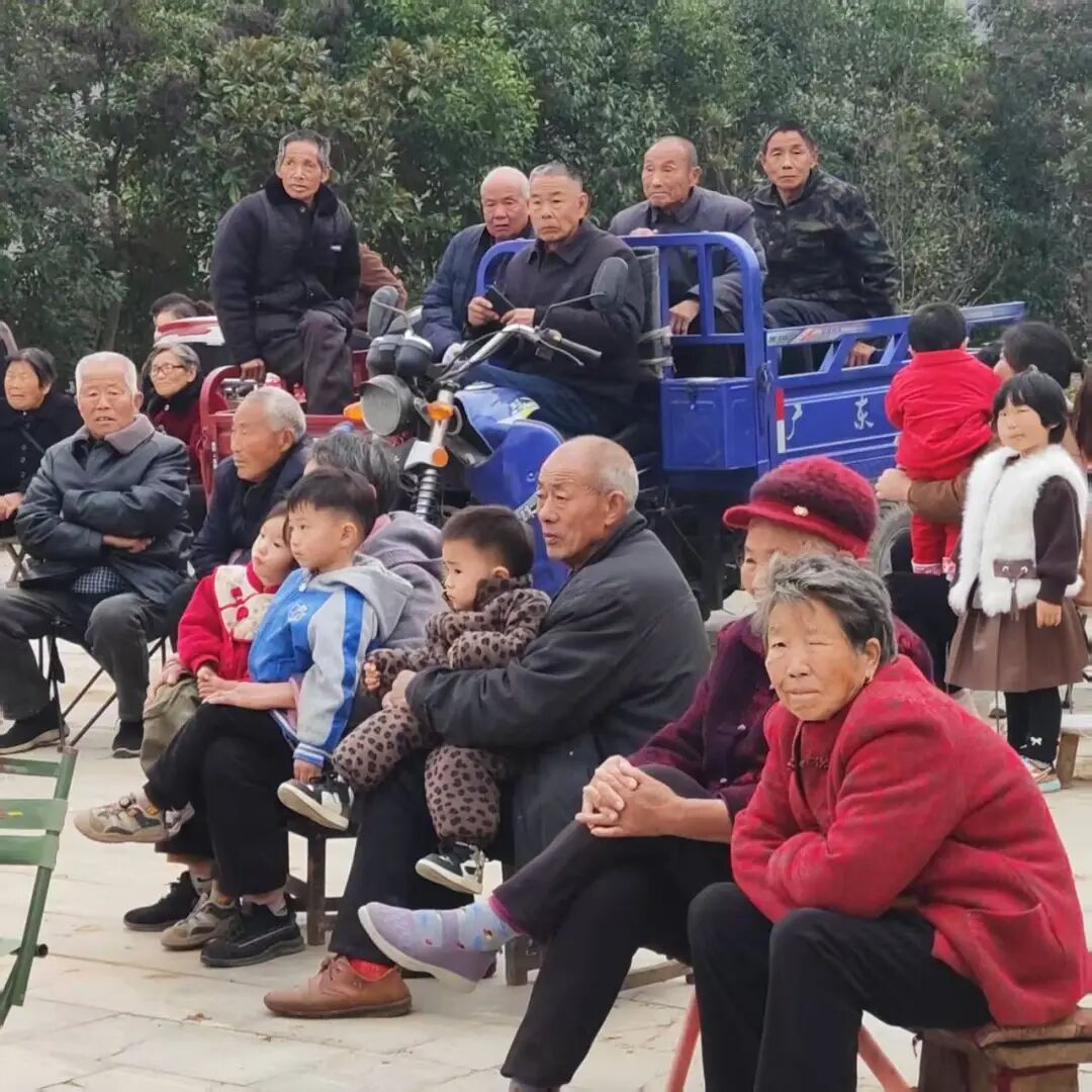 戲暖鄉(xiāng)村 味潤民心 | 泌陽閔莊繪就文旅惠民與健康幫扶新圖景