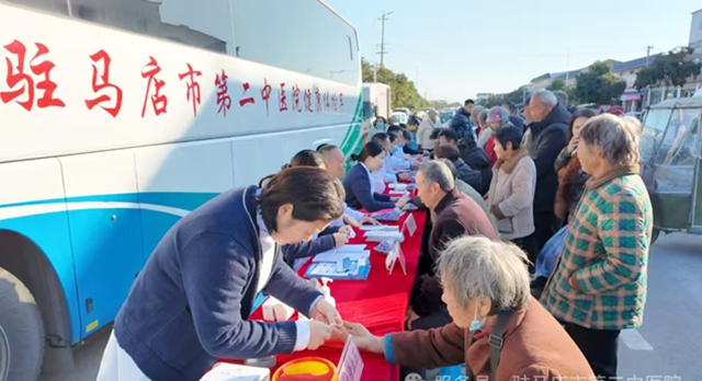 中醫(yī)惠民暖初冬！駐馬店市第二中醫(yī)院多學(xué)科義診團(tuán)隊(duì)走進(jìn)胡廟鄉(xiāng)，醫(yī)療服務(wù)送到家門口