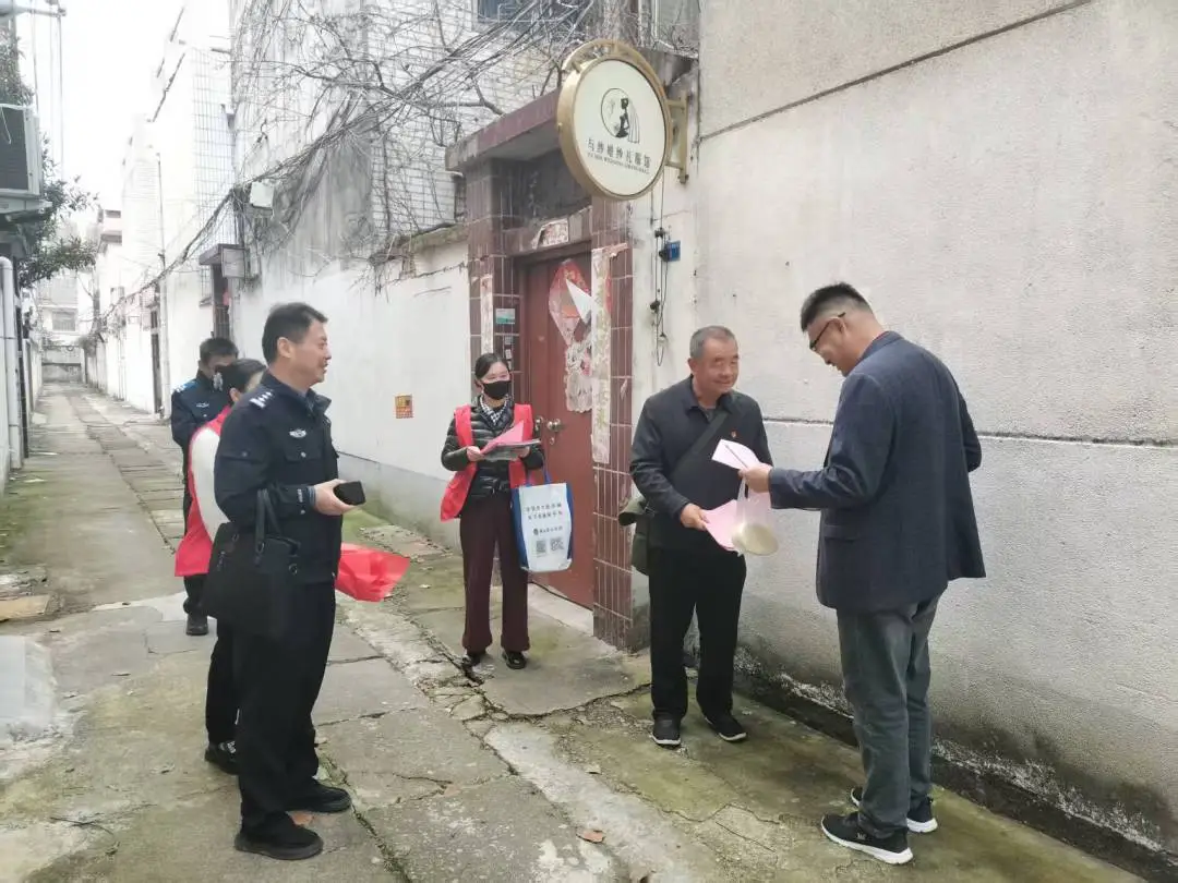 確山縣公安局開展集中禁毒宣傳活動(dòng)