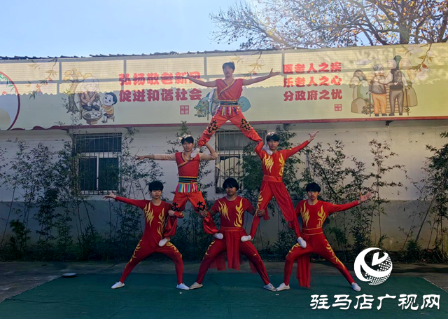 驛城區(qū)香山街道:文藝匯演暖“夕陽(yáng)”