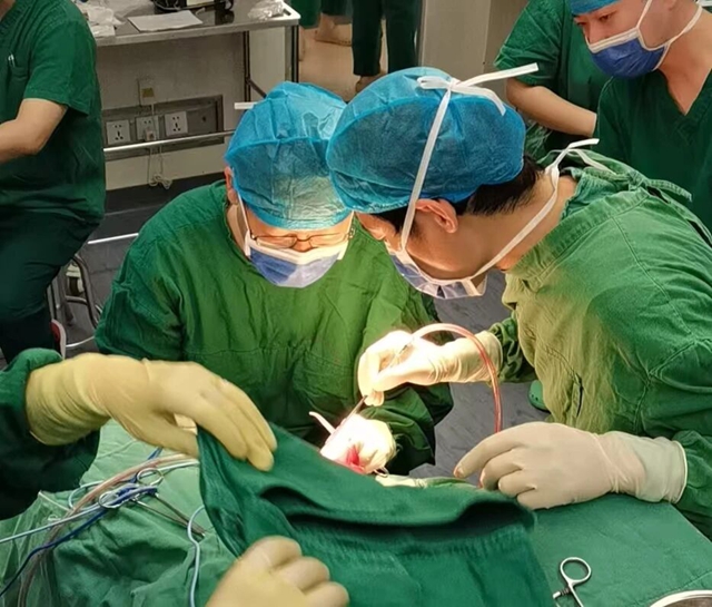 80歲大面積腦出血患者獲救記:微創(chuàng)手術(shù)打通生命通道