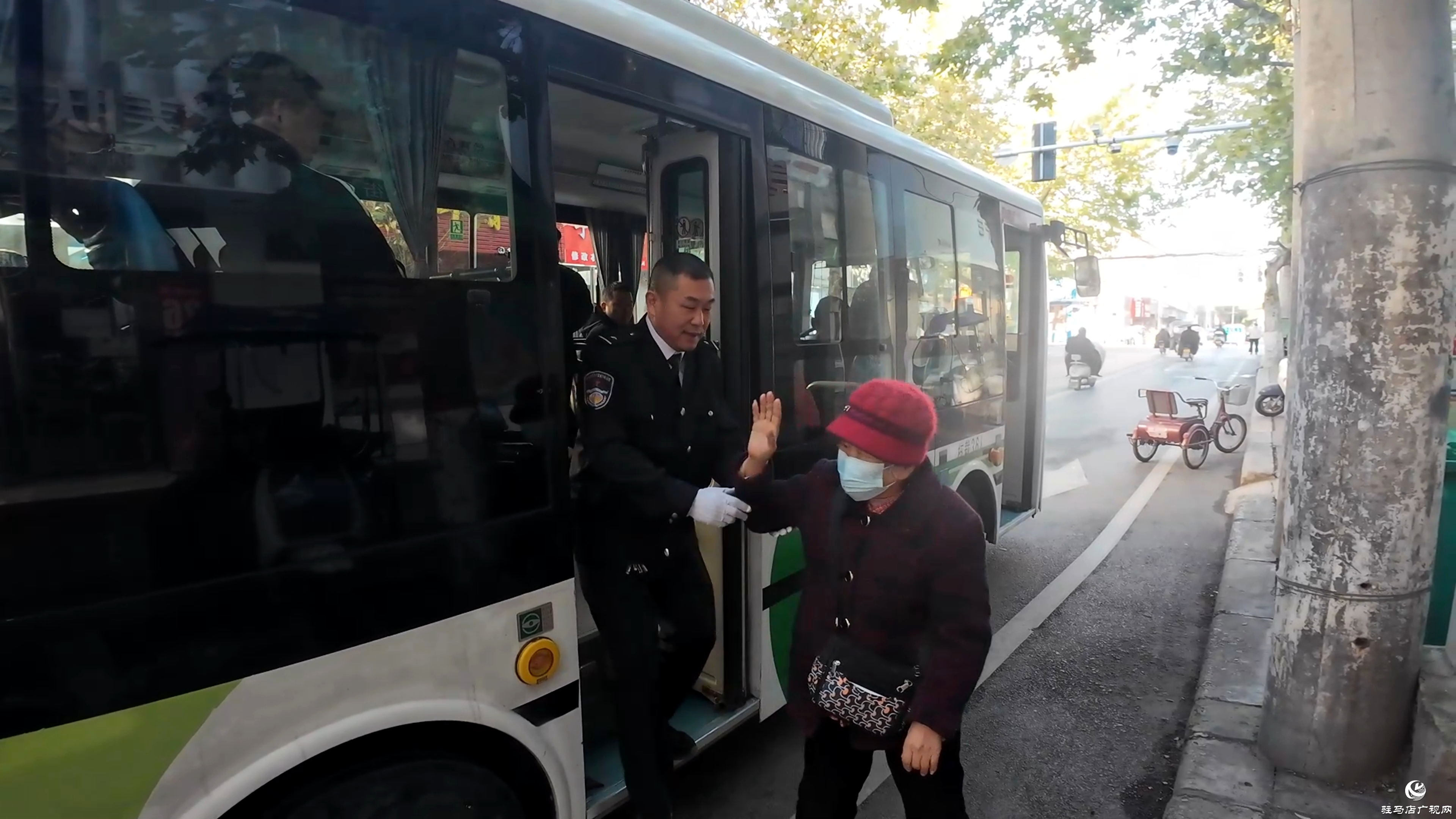 正陽(yáng)縣：“敬老愛老”公交專線貼心守護(hù)銀發(fā)群體出行