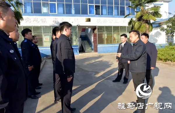 平輿縣委副書記王東亮帶隊慰問萬金店鎮(zhèn)勇救群眾民輔警