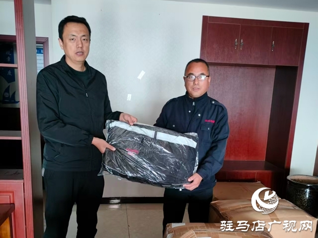 魏基成“天籟快車”項目組向駐馬店市康復(fù)輔具協(xié)會 捐贈愛心物資