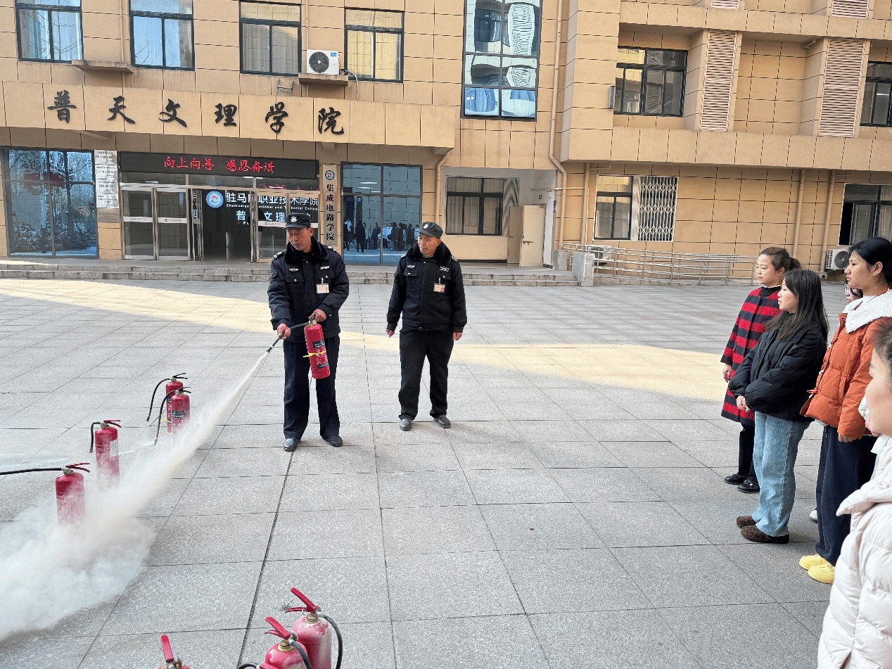 消防演練強技能 部門聯(lián)動護平安 :駐馬店職業(yè)技術學院康養(yǎng)與護理學院開展消防安全應急演練