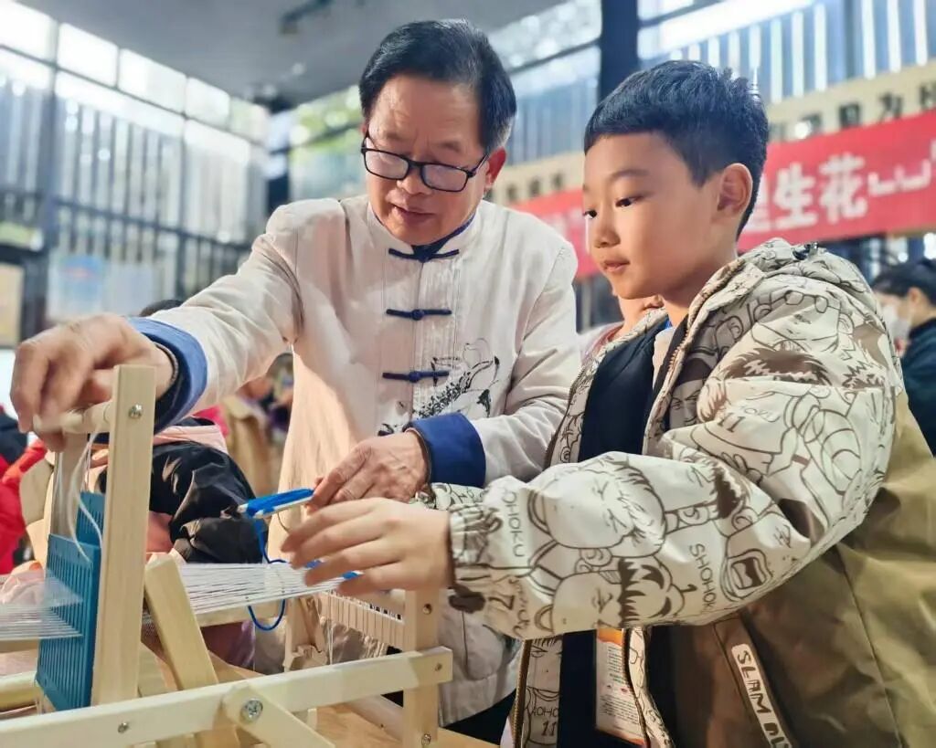 穿“梭”時(shí)光 “布”里生花