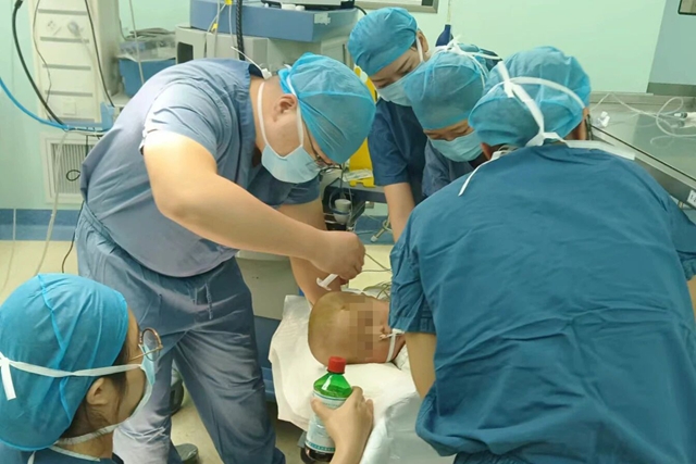 駐馬店市中心醫(yī)院多學(xué)科協(xié)作，成功挽救腦疝危重嬰兒