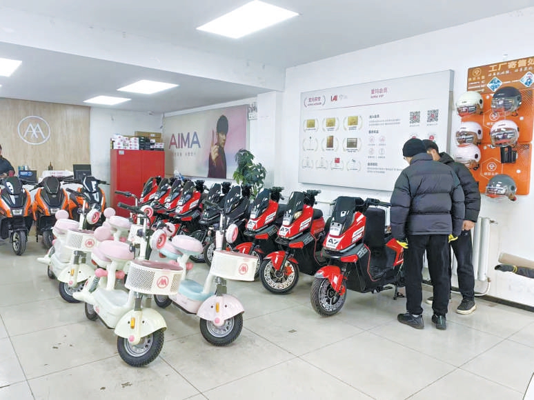 新國標(biāo)電動(dòng)自行車上市在即，門店庫存車卻現(xiàn)“搶購潮” 舊國標(biāo)車即將淘汰為何成了香餑餑？