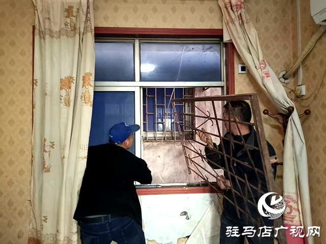 拆改隱患護平安 確山生產(chǎn)街社區(qū)開展防盜窗專項攻堅行動