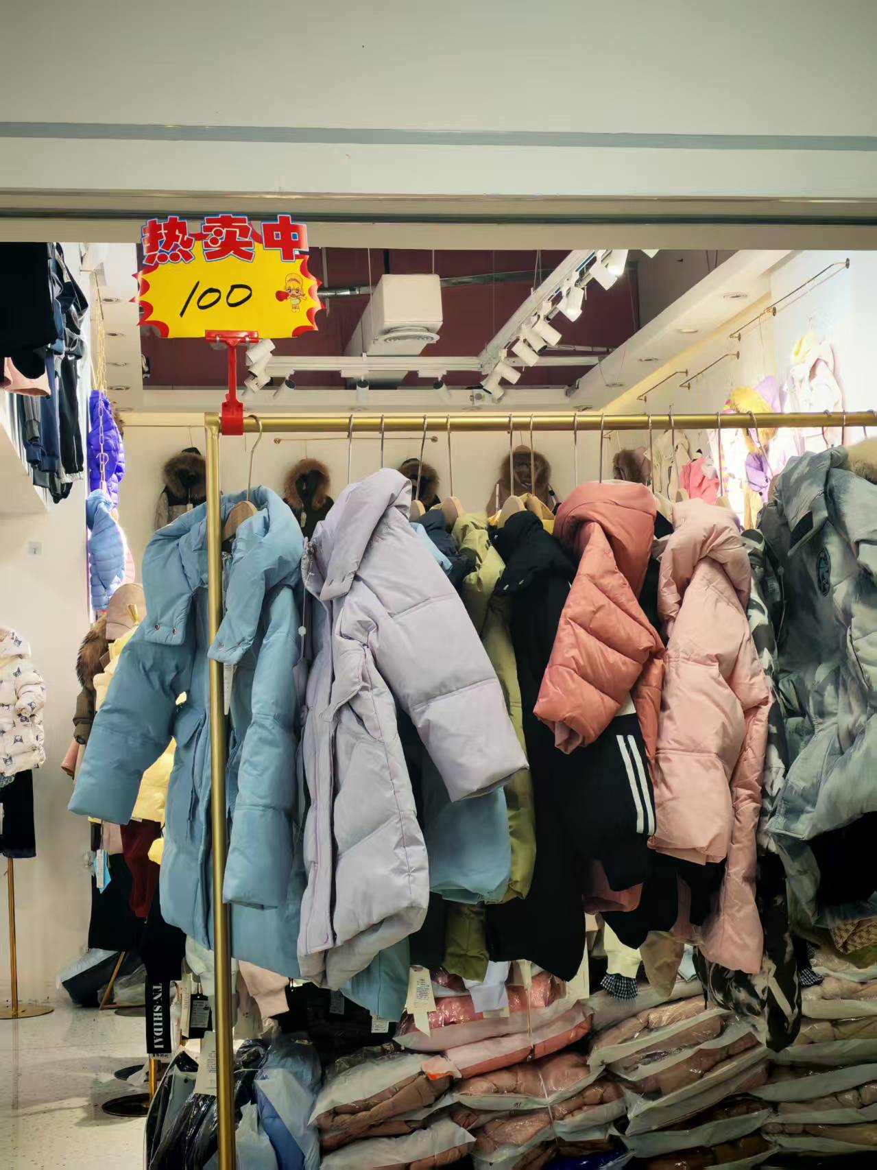 羽絨服漲價和豬肉有關？揭秘漲價背后的隱藏邏輯