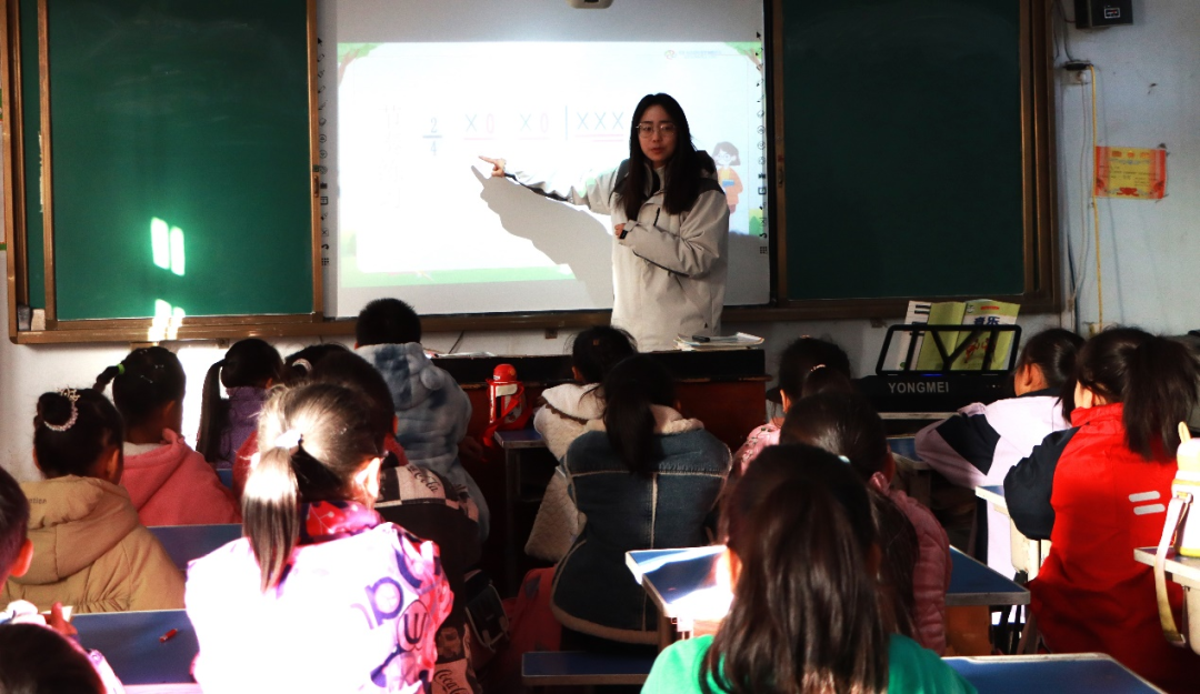 音樂放飛夢想 美育沁潤校園——駐馬店市第十小學(xué)開展“美育浸潤校園 助力鄉(xiāng)村少年宮”活動