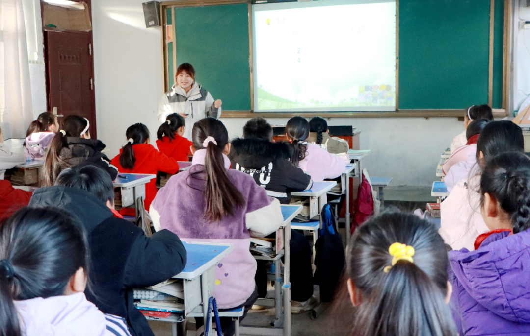 音樂放飛夢想 美育沁潤校園——駐馬店市第十小學(xué)開展“美育浸潤校園 助力鄉(xiāng)村少年宮”活動