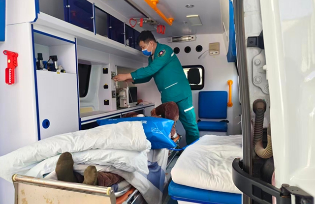 駐馬店市第一人民醫(yī)院推出“診療+轉(zhuǎn)運”閉環(huán)服務(wù)，暖心護(hù)送患者到家