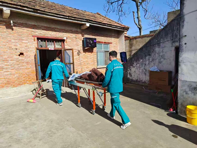 駐馬店市第一人民醫(yī)院推出“診療+轉(zhuǎn)運”閉環(huán)服務(wù)，暖心護(hù)送患者到家