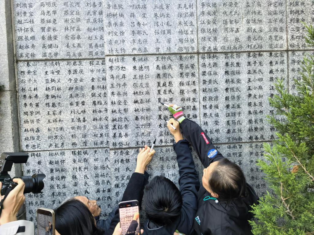 南京舉行大屠殺死難者家庭祭告活動(dòng) 在世幸存者僅剩24人