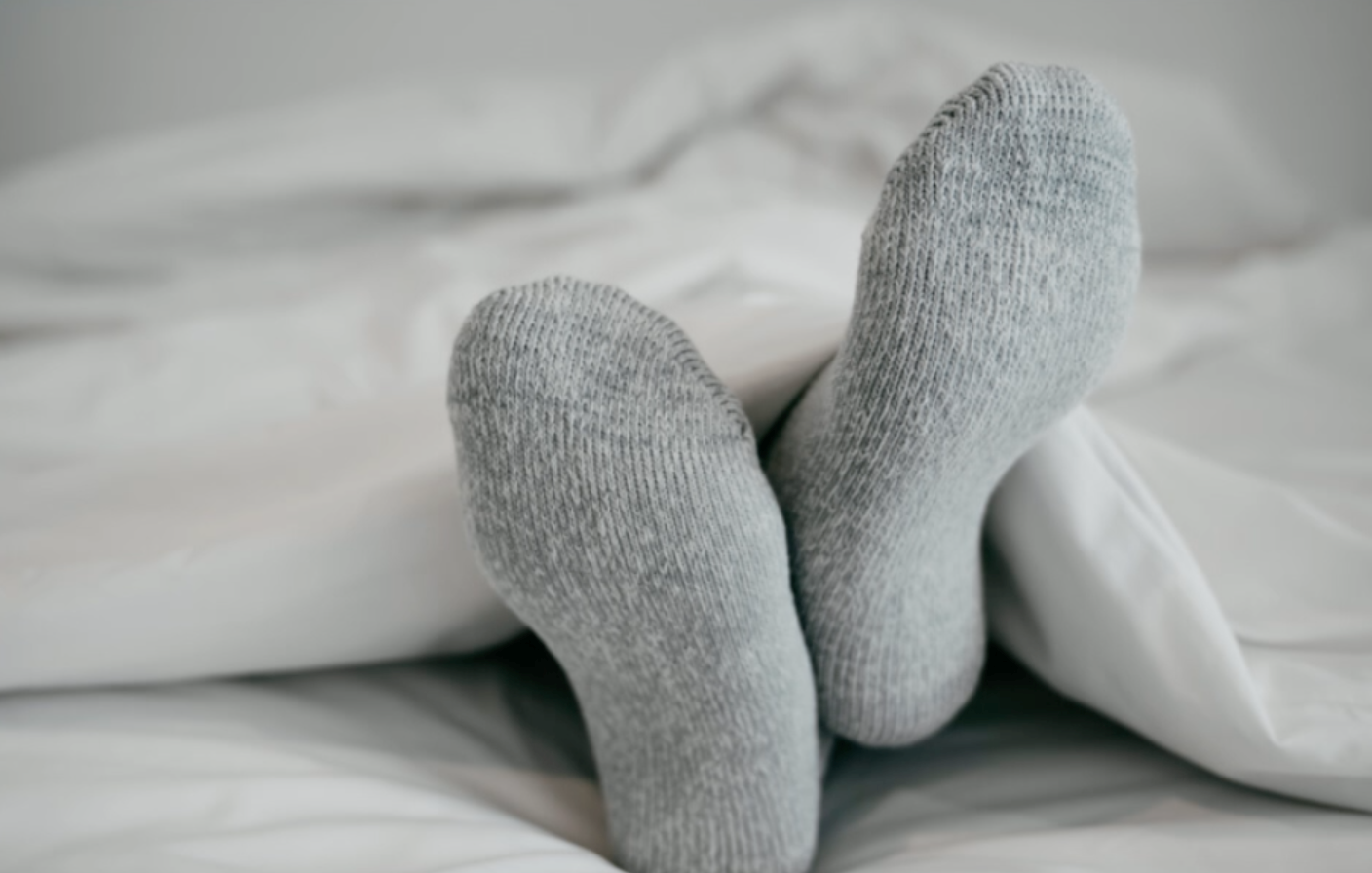 為什么醫(yī)生勸你冬天穿襪子睡覺(jué)？這些好處讓人意想不到