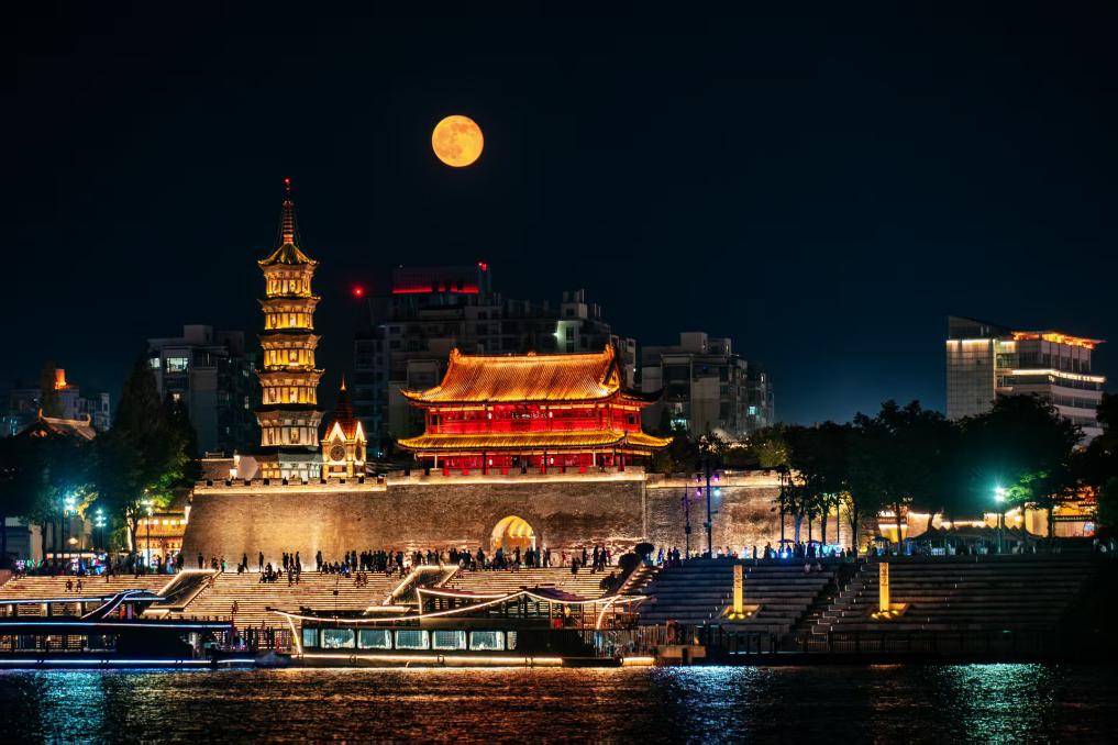  “超級(jí)月亮”即將登場(chǎng)，等你來(lái)賞！