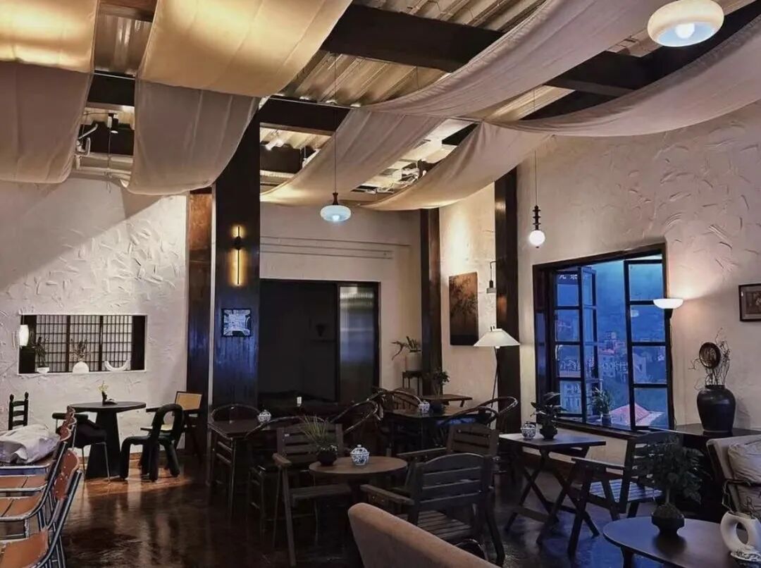 降溫了，躲進(jìn)這幾家神仙咖啡館，好看好拍還好玩！