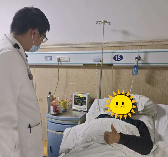 “謝謝大家，我不會(huì)沒(méi)有爸爸了！” 駐馬店市第一人民醫(yī)院多學(xué)科救治重癥“白肺”患者