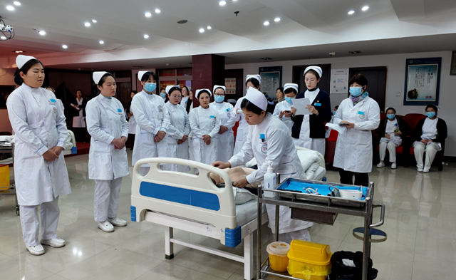 以賽促學(xué)強(qiáng)技能 匠心護(hù)佑鑄安康——駐馬店市第二中醫(yī)院2025年度護(hù)理操作技能比武正式啟幕