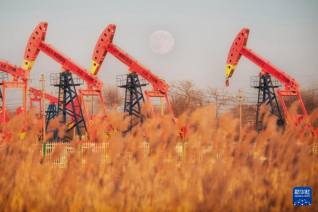 “超級月亮”亮相天宇