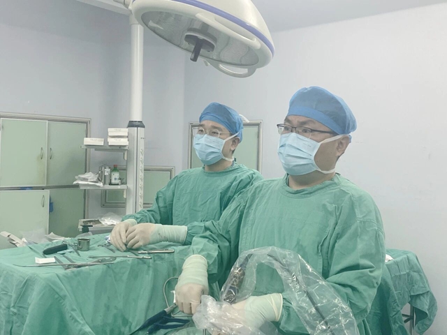 長(zhǎng)期久坐致腰椎間盤(pán)突出 大學(xué)生微創(chuàng)手術(shù)重獲健康