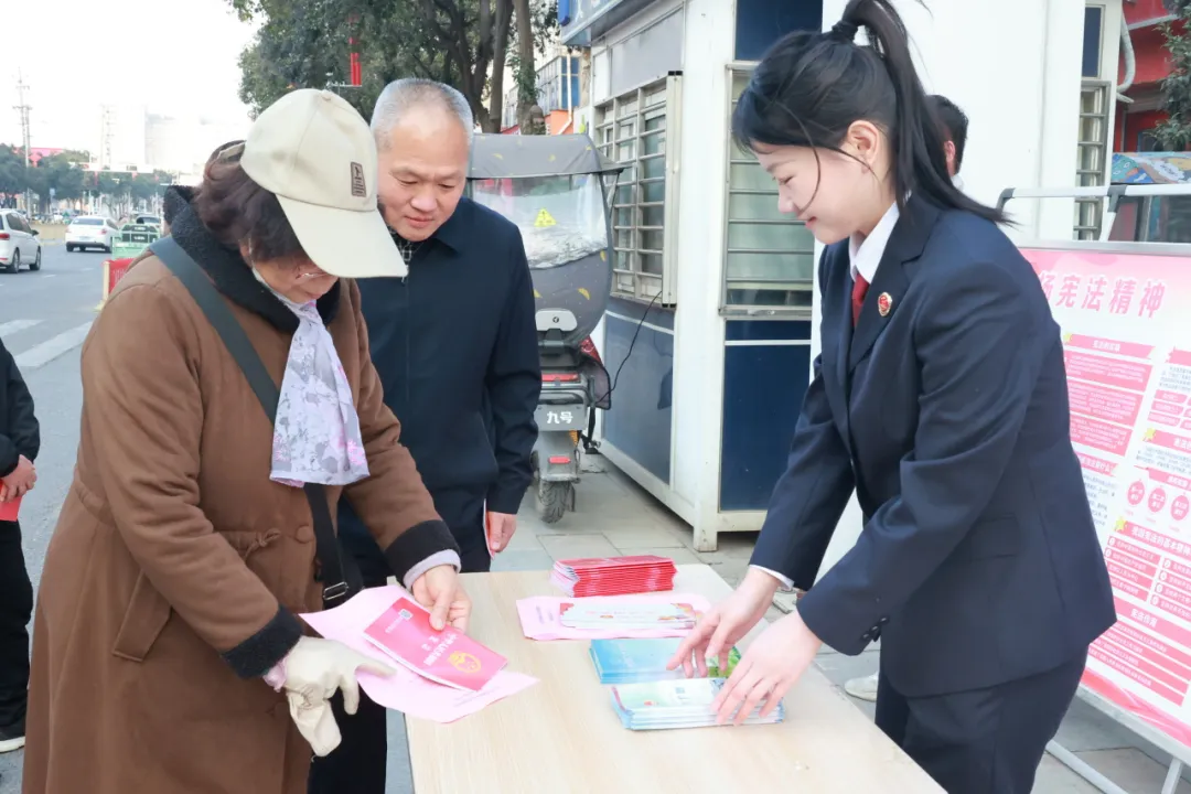 上蔡縣檢察院開展國(guó)家憲法日普法宣傳活動(dòng)