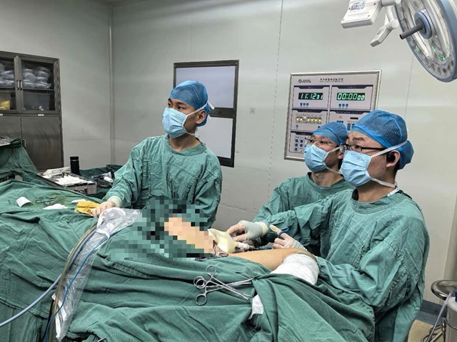 微創(chuàng)手術(shù)重塑美麗與健康:駐馬店市中醫(yī)院成功實施腋窩入路腔鏡乳腺癌根治并同期假體重建術(shù)