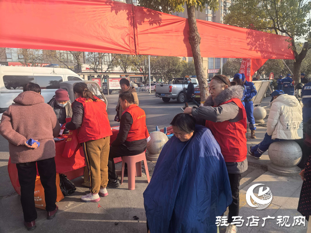 駐馬店雷鋒車隊(duì)開展&ldquo;匯聚志愿力量 共建美好社會(huì)&rdquo;主題活動(dòng)