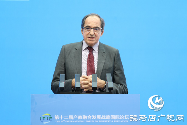 第十二屆產(chǎn)教融合發(fā)展戰(zhàn)略國際論壇主場報(bào)告在黃淮學(xué)院舉行