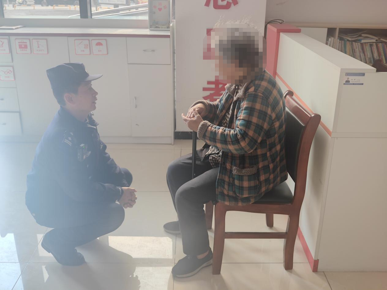 駐馬店市公安局經(jīng)開區(qū)分局:警民聯(lián)動 助迷路老人歸家