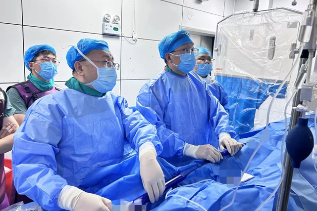 胸廓畸形致心臟“躺平”十年，多學(xué)科團(tuán)隊(duì)精準(zhǔn)消融解除“心頭慌”