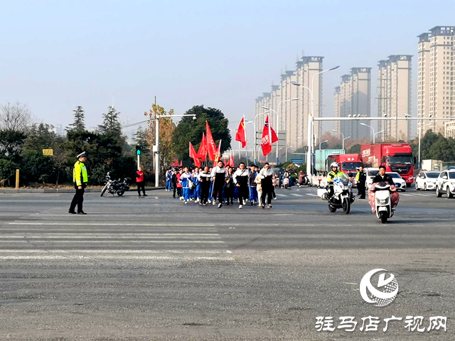 駐馬店市第四中學(xué)舉行九年級(jí)遠(yuǎn)足實(shí)踐活動(dòng)