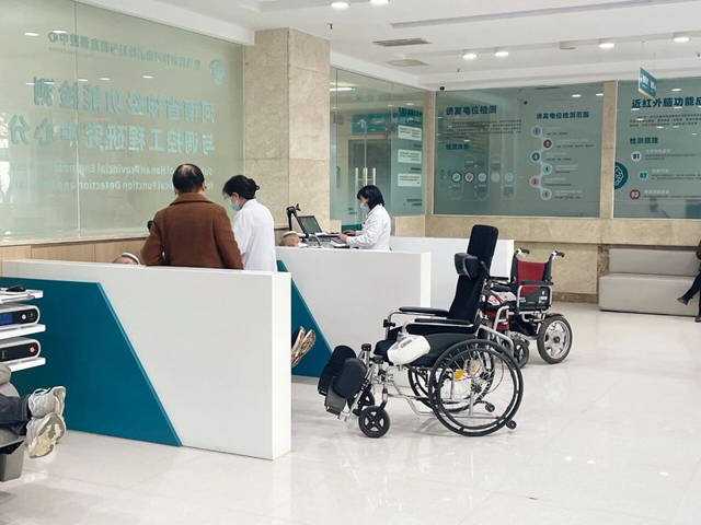 一種治療，讓手指&ldquo;醒了&rdquo;，走路也穩(wěn)了！