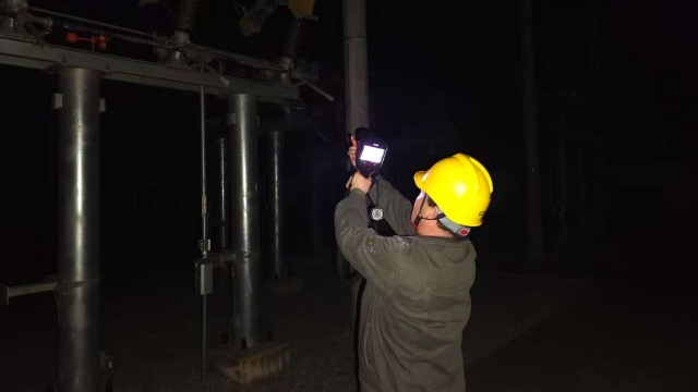 低溫夜巡護(hù)電網(wǎng) 精準(zhǔn)測溫保供電——國網(wǎng)上蔡縣供電公司全力保障冬季用電安全